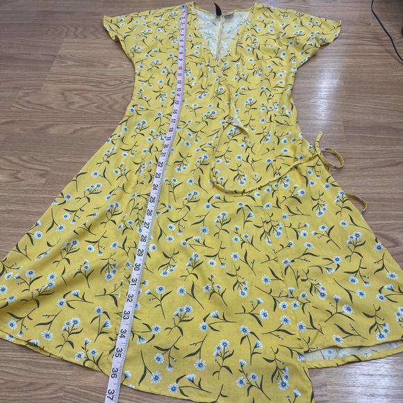 DIVIDED by H&M Yellow floral wrap dress - Picture 8 of 9